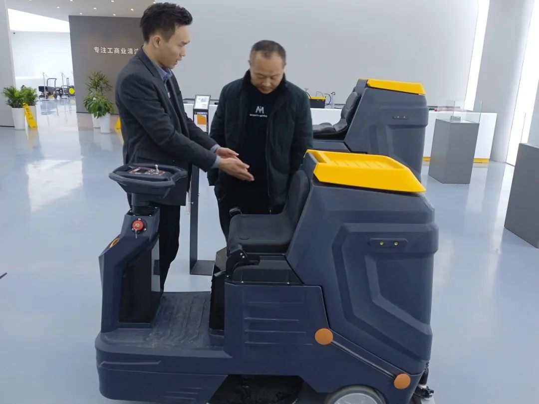 橙犀全自動洗地機