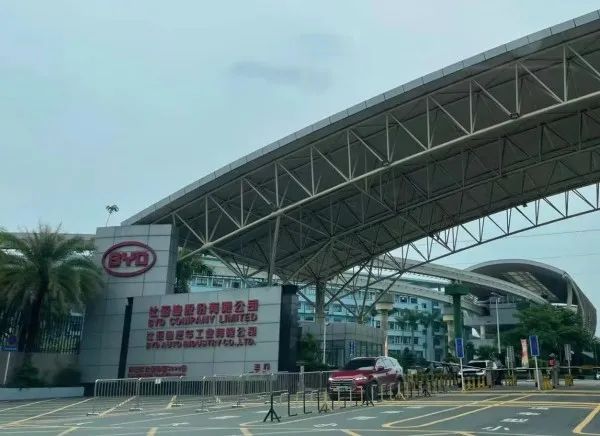 祝賀橙犀強(qiáng)勢(shì)入住比亞迪并續(xù)訂20臺(tái)清潔設(shè)備